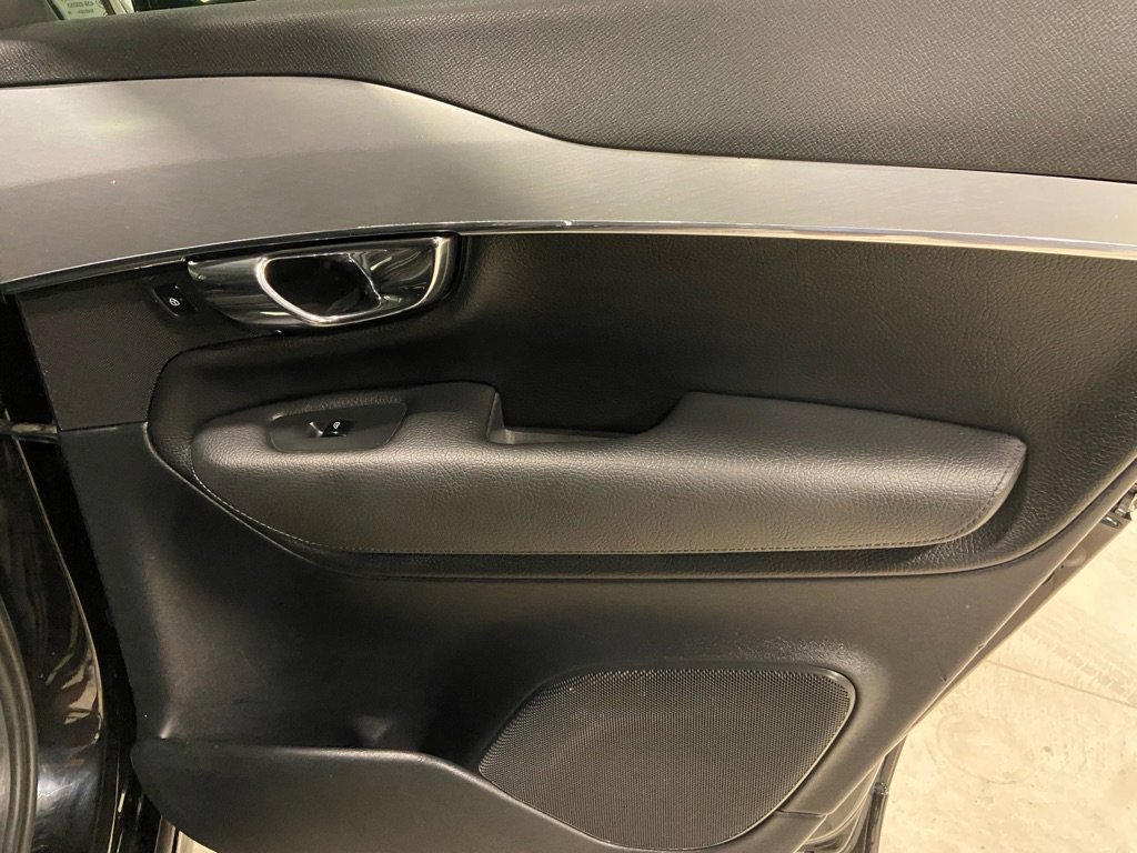 Used 2017 Volvo XC90 T6 Momentum w/ Vision Package image 28