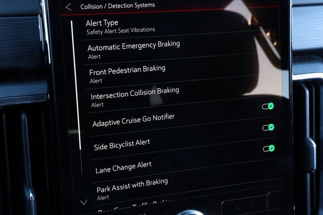 Used 2024 GMC Acadia Elevation image 17