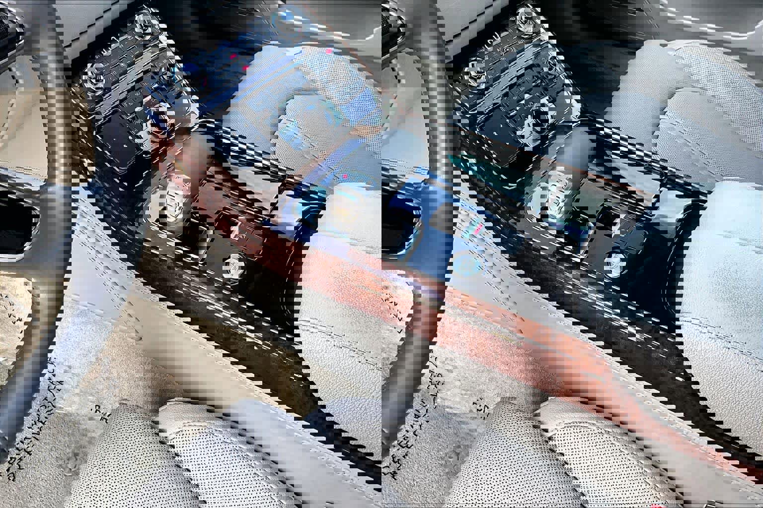 Used 2014 Audi A8 L 3.0T w/ Premium Package image 16