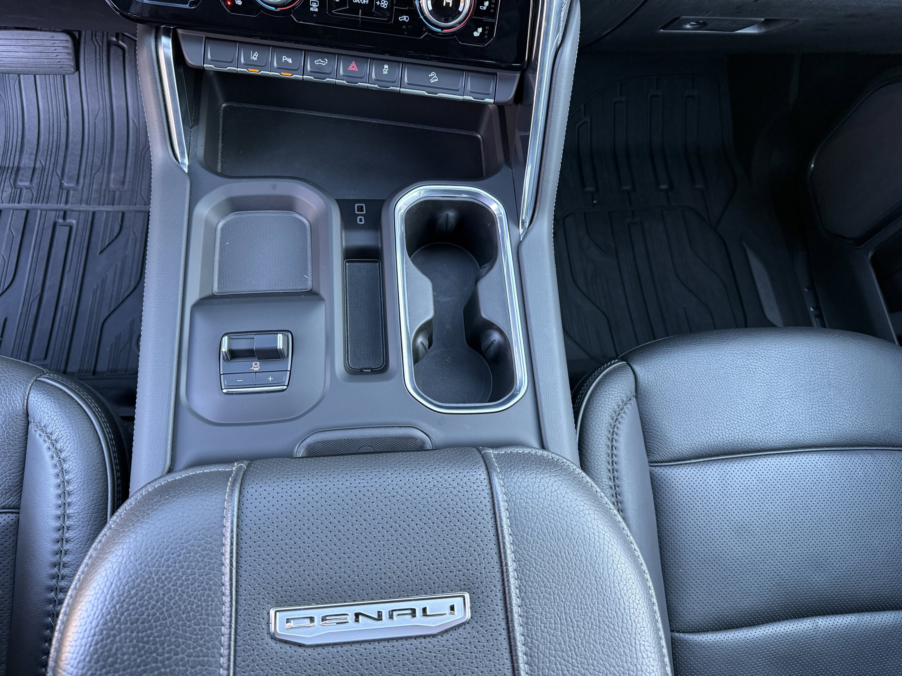 Used 2024 GMC Sierra 2500 Denali w/ Denali Reserve Package image 17