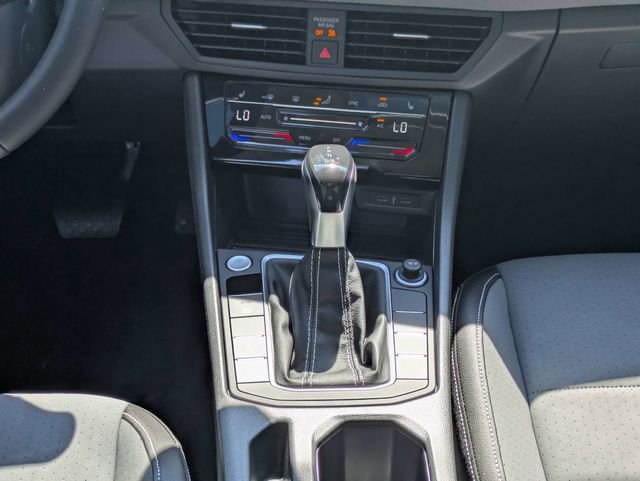 Used 2025 Volkswagen Jetta SE image 19