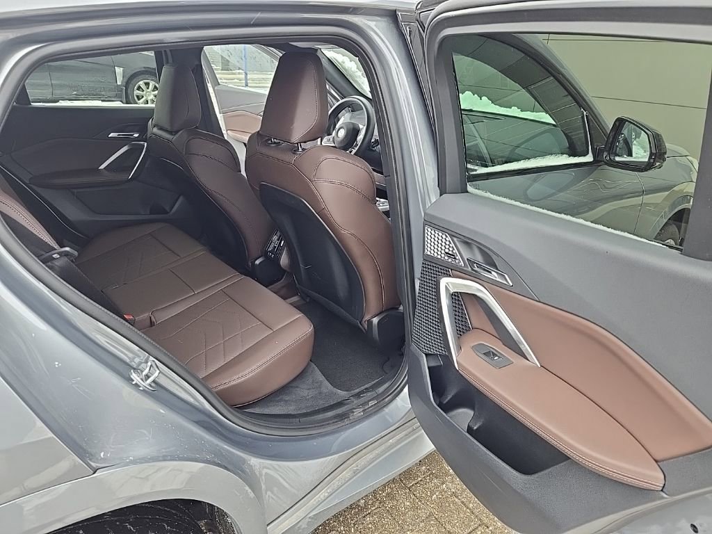 Used 2025 BMW X2 xDrive28i w/ Premium Package image 19