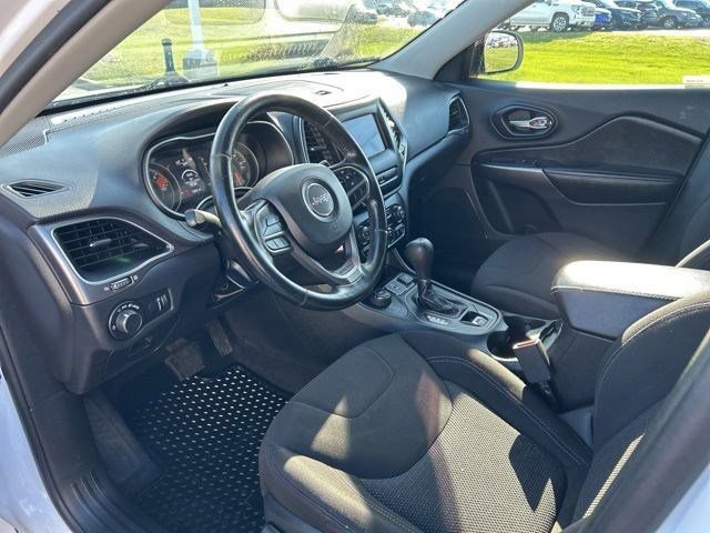 Used 2020 Jeep Cherokee Latitude w/ Cold Weather Group image 11