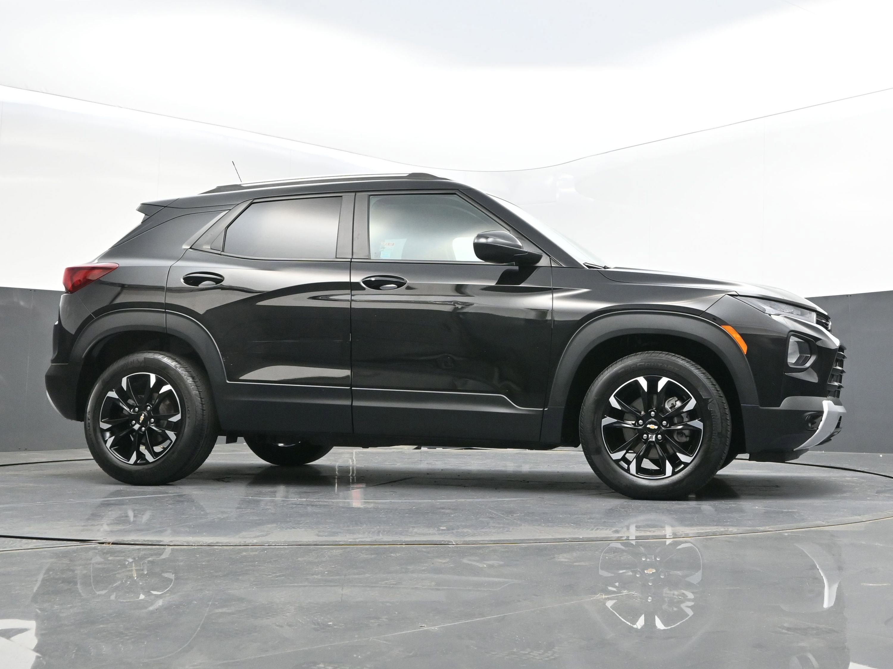 Used 2023 Chevrolet TrailBlazer LT FWD image 42
