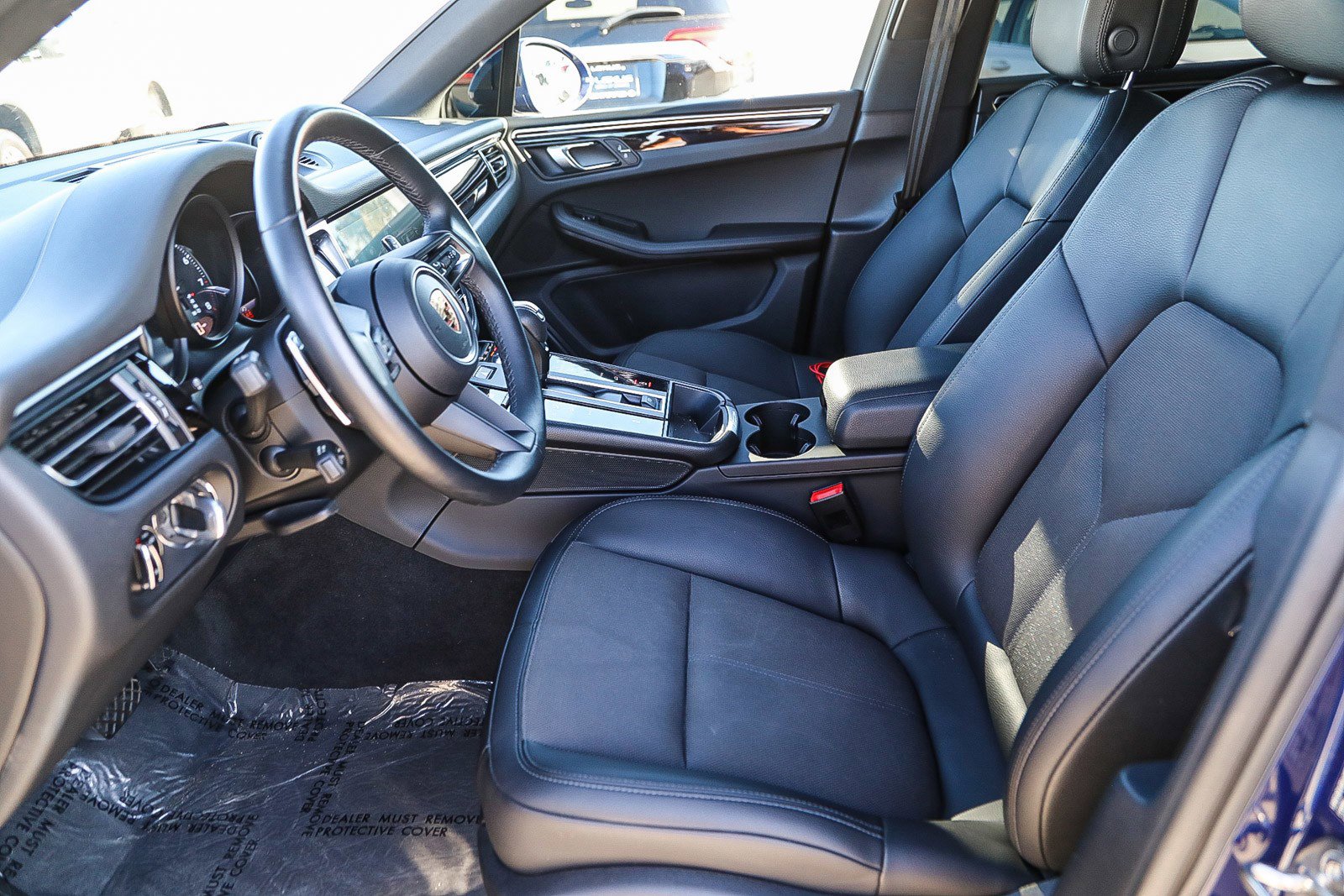 Used 2023 Porsche Macan Base image 17