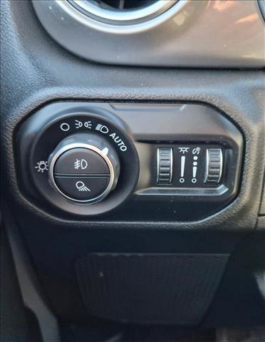Used 2020 Jeep Gladiator Overland AWD/4WD image 16