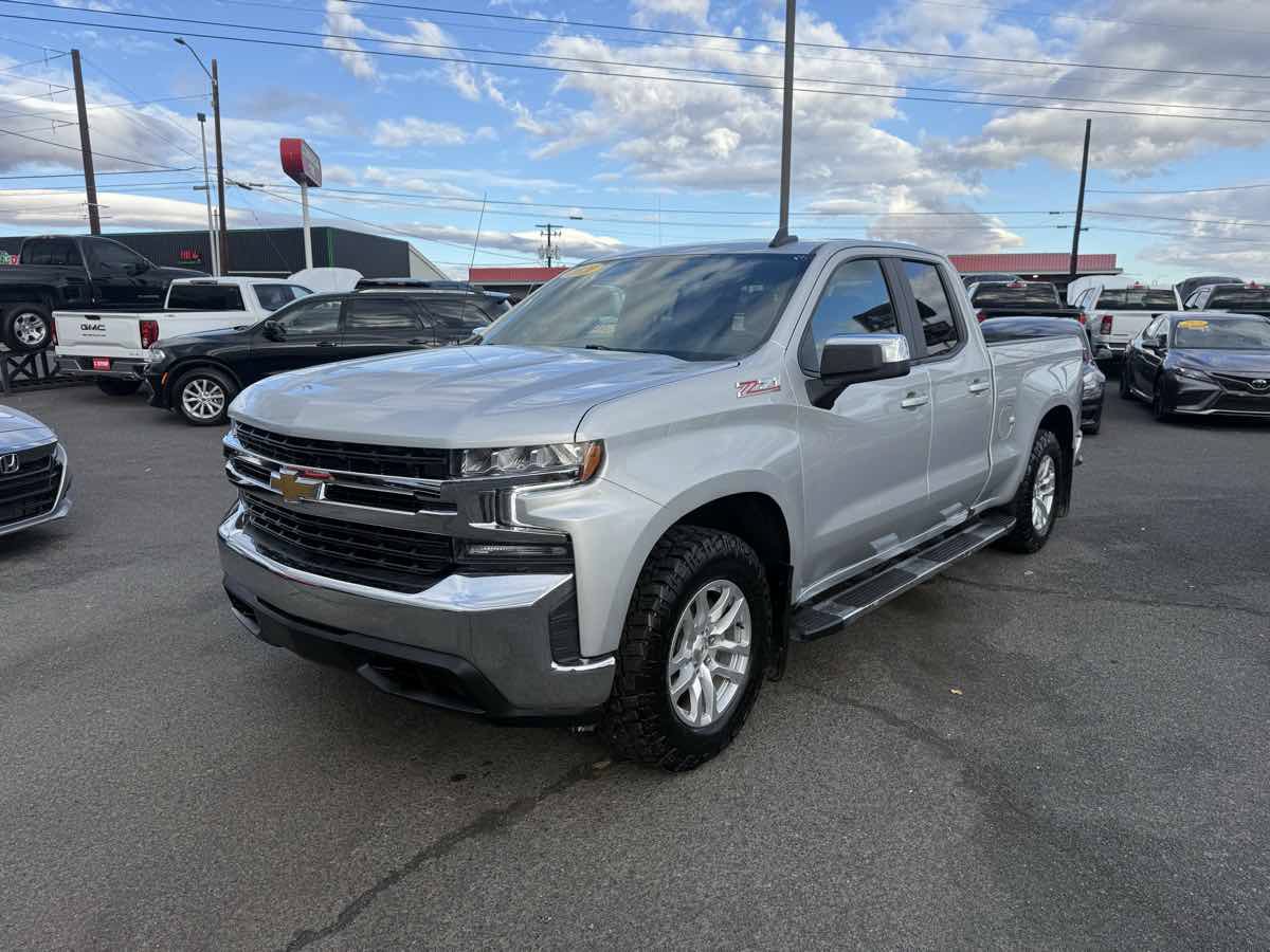 Used 2021 Chevrolet Silverado 1500 LT w/ Z71 Off-Road Package AWD/4WD image 3