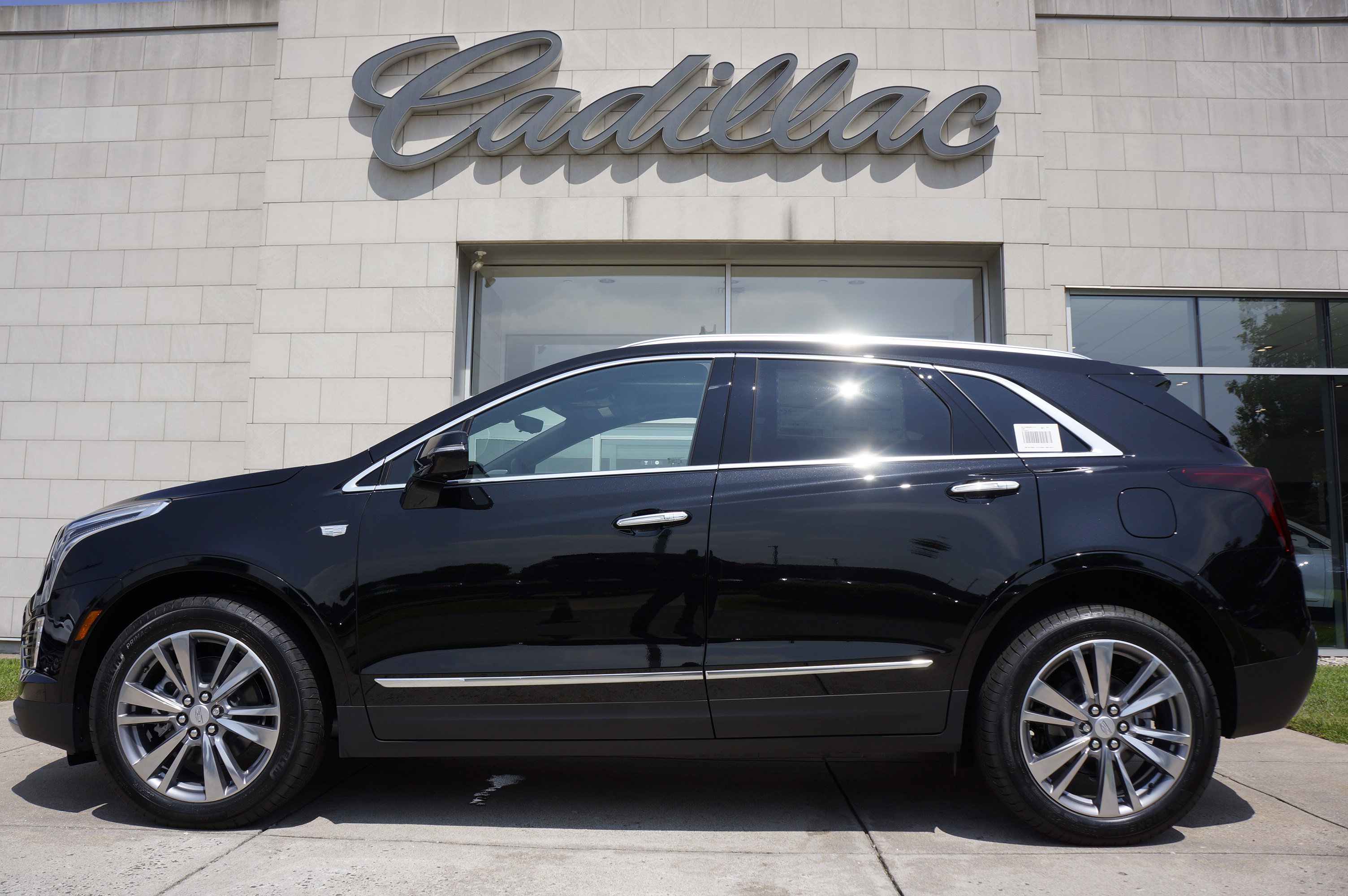Used 2025 Cadillac XT5 Premium Luxury image 10