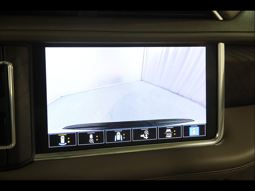 Used 2021 GMC Yukon Denali w/ Denali Premium Package AWD/4WD image 15