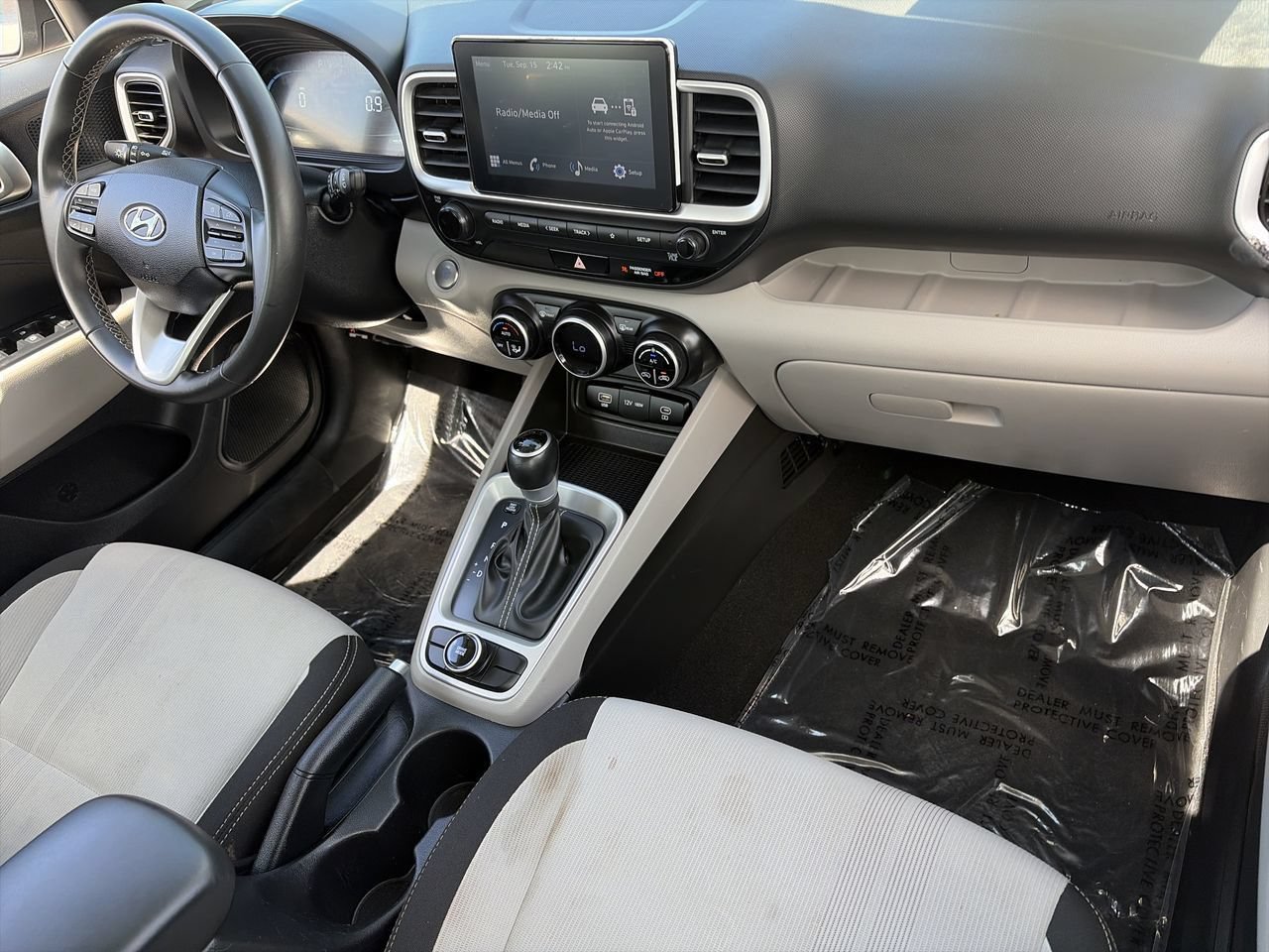 Used 2025 Hyundai Venue SEL FWD image 24