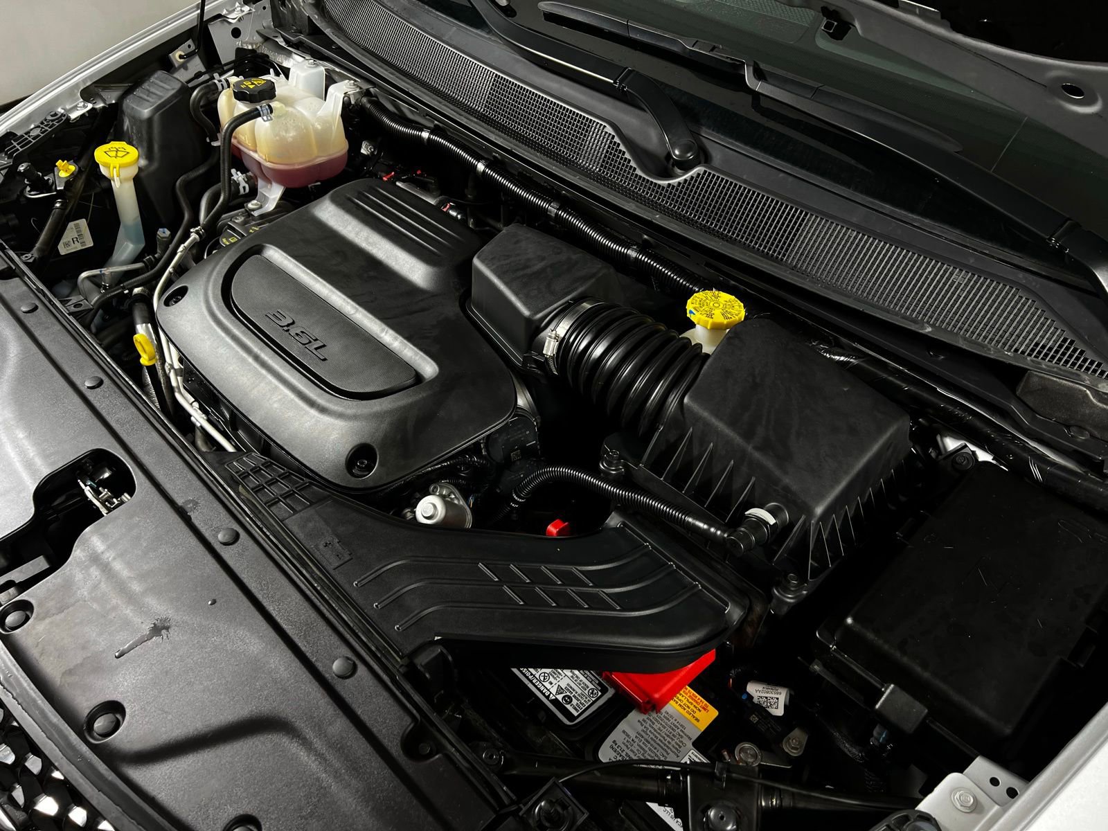 Used 2024 Chrysler Pacifica Touring-L image 11