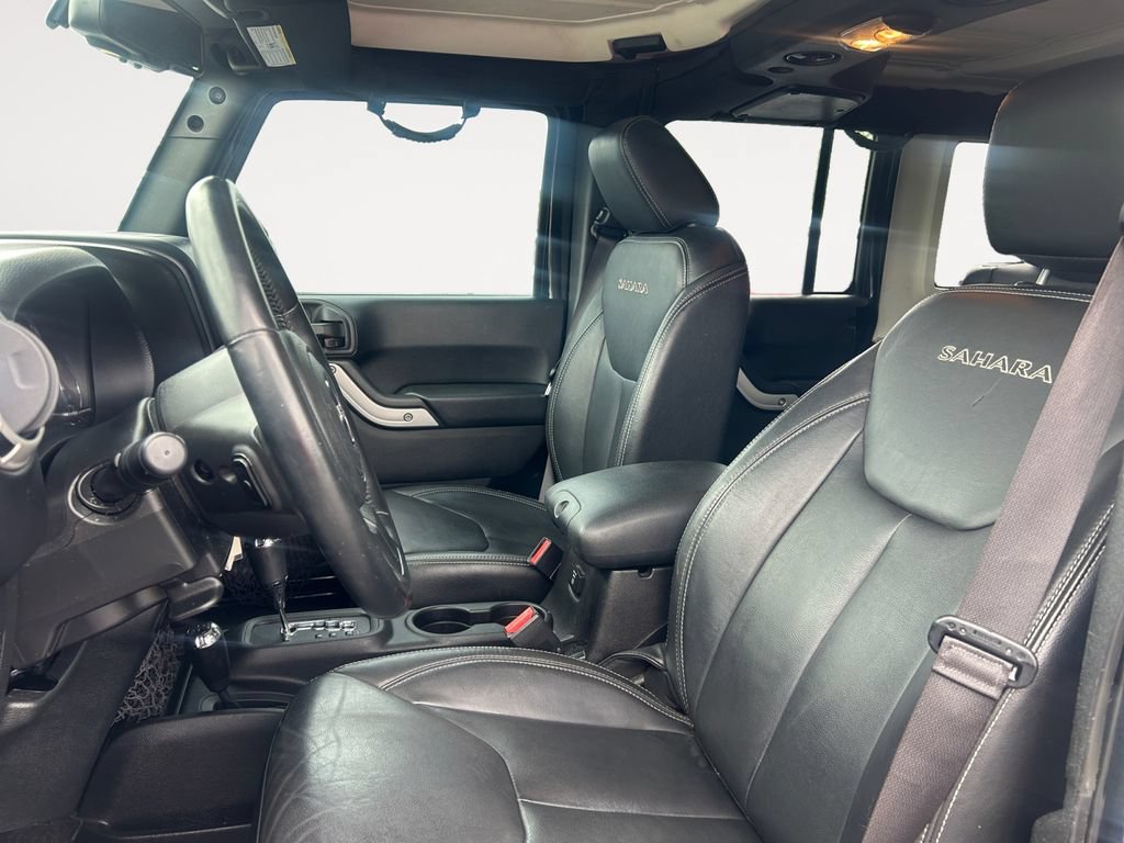 Used 2017 Jeep Wrangler Unlimited Sahara w/ Connectivity Group AWD/4WD image 9