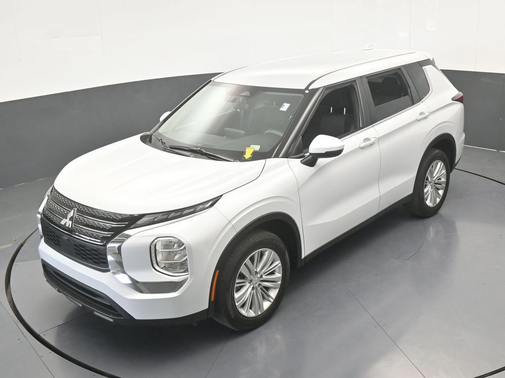 Used 2023 Mitsubishi Outlander ES image 46
