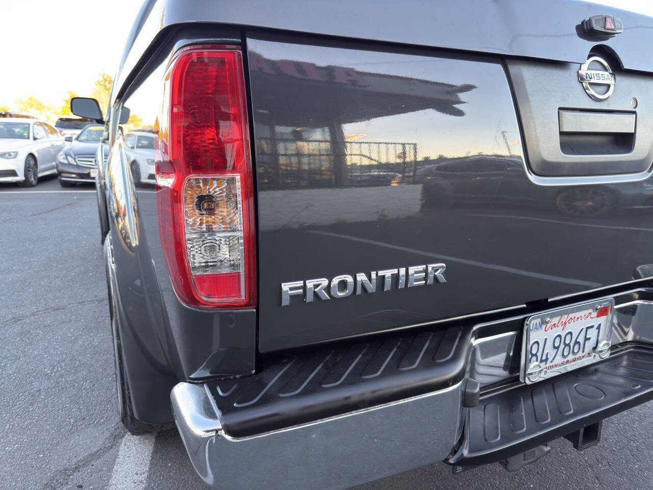 Used 2012 Nissan Frontier SV w/ SV Premium Utility Pkg AWD/4WD image 22