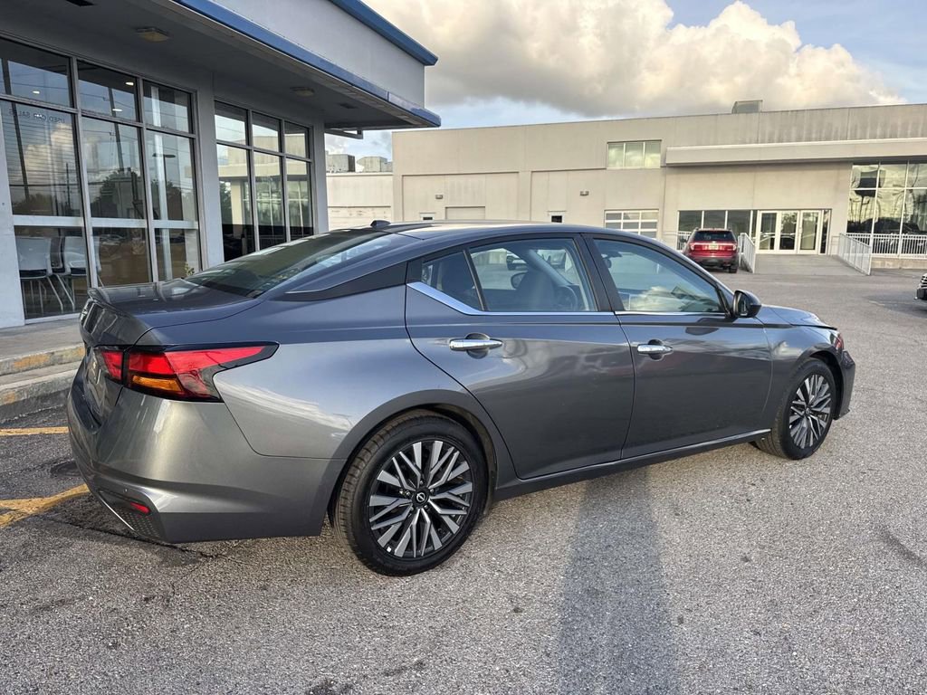 Used 2025 Nissan Altima 2.5 SV image 8