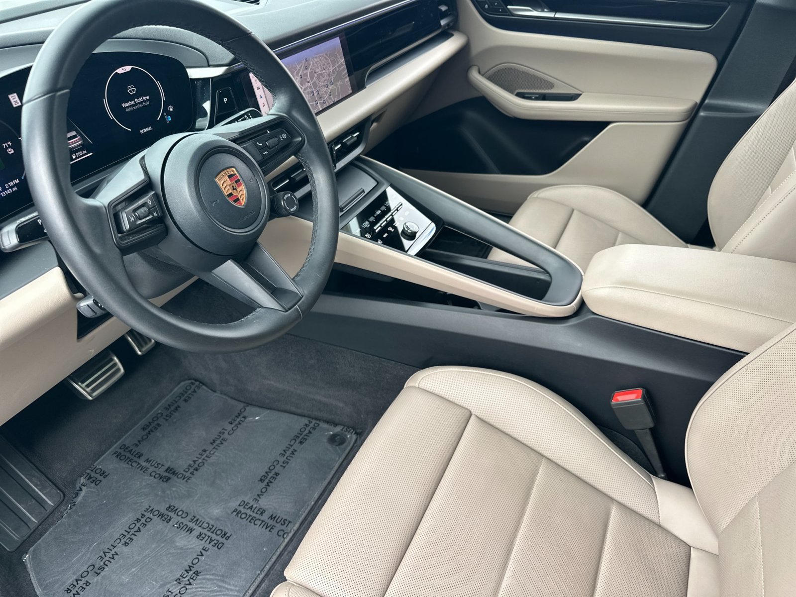 Used 2025 Porsche Macan 4S Electric AWD/4WD image 5
