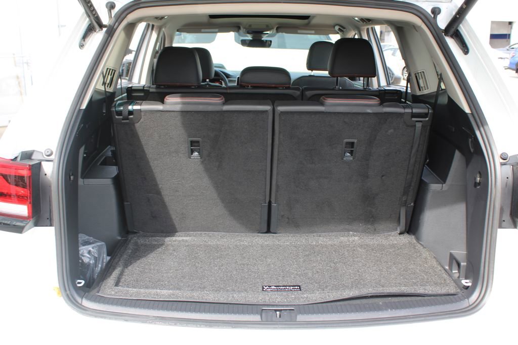 Certified 2025 Volkswagen Atlas Peak Edition SE image 30