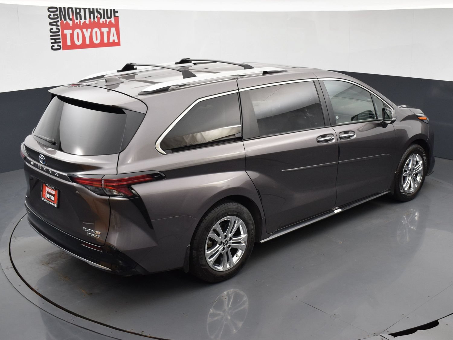 Used 2024 Toyota Sienna Platinum AWD/4WD image 33