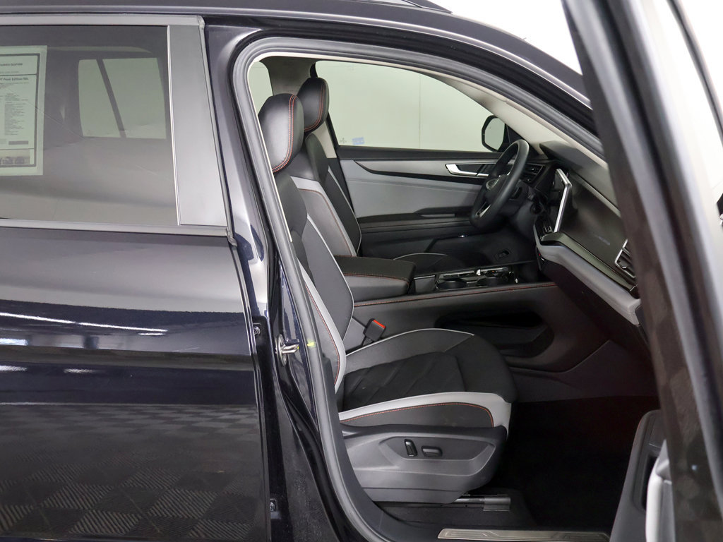 Used 2024 Volkswagen Atlas Peak Edition SEL AWD/4WD image 34