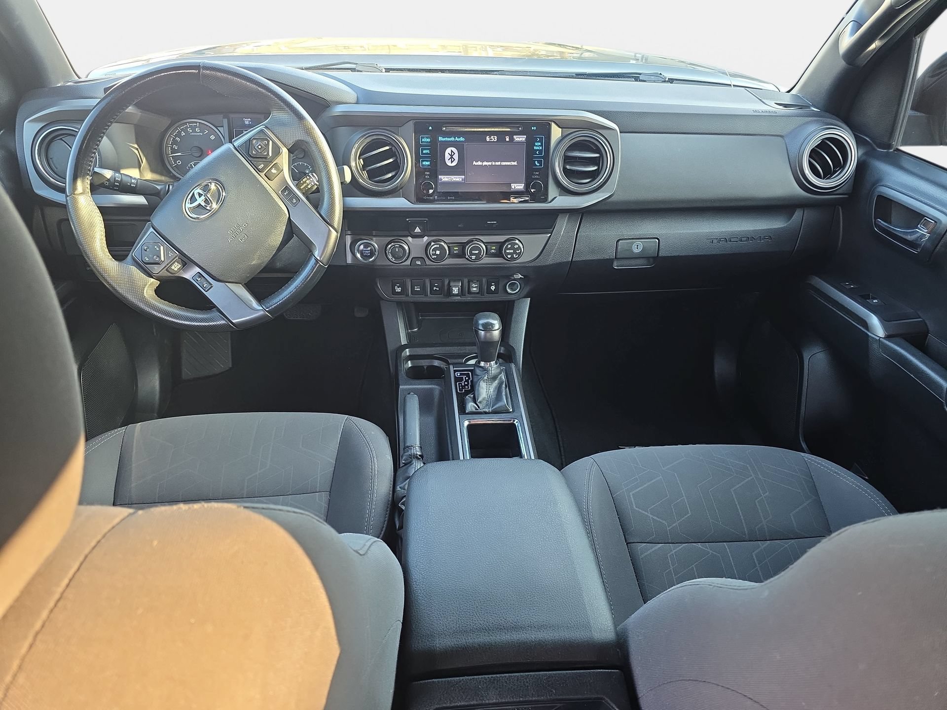 Used 2019 Toyota Tacoma TRD Off-Road w/ Technology Package AWD/4WD image 9