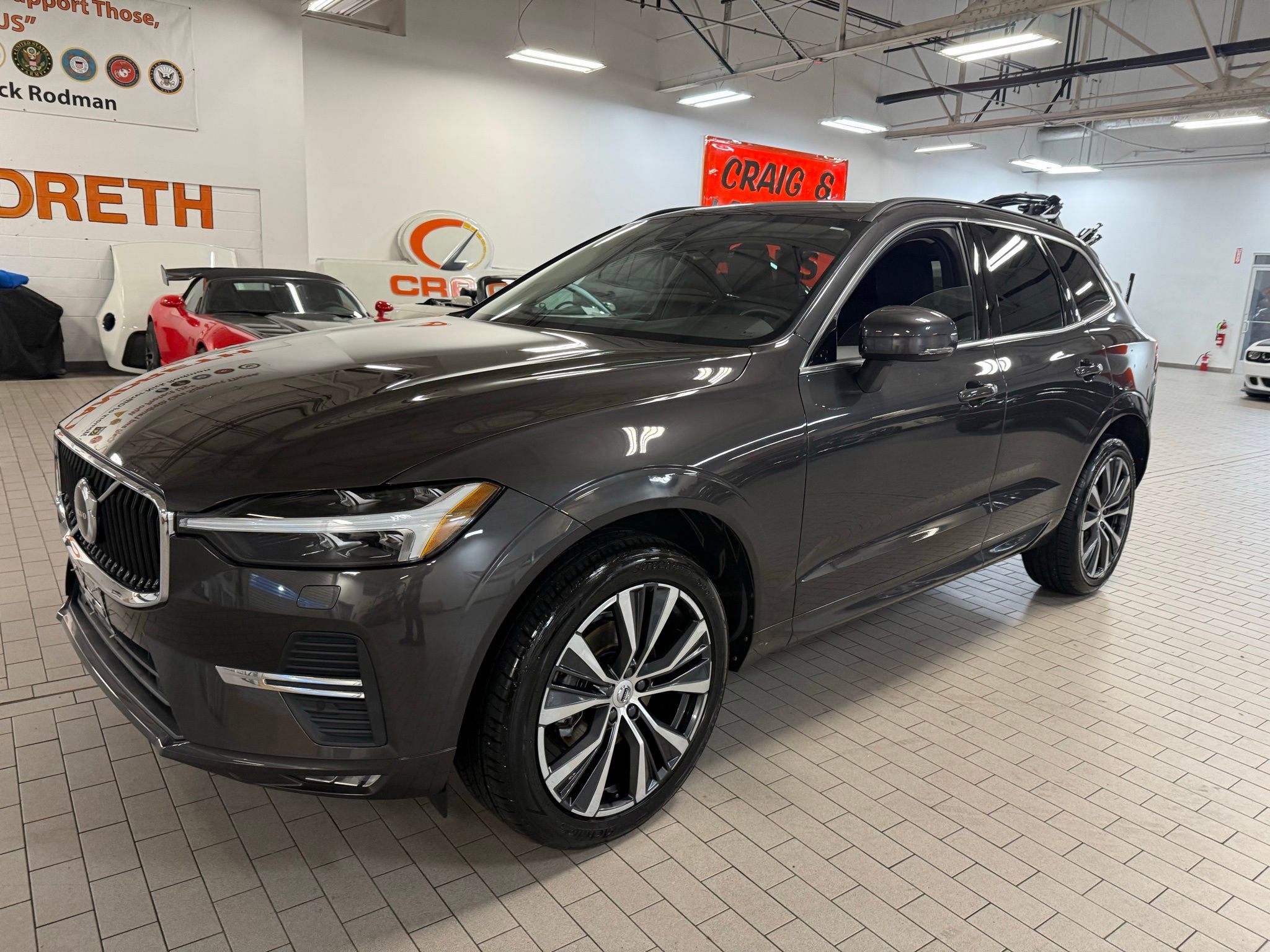 Used 2022 Volvo XC60 B5 Momentum w/ Climate Package image 2