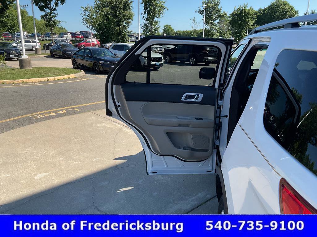 Used 2015 Ford Explorer XLT w/ Equipment Group 202A FWD image 16