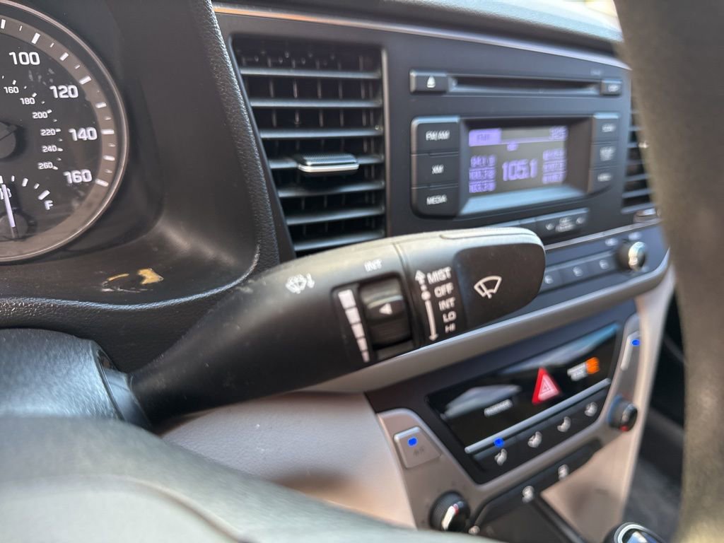 Used 2017 Hyundai Elantra SE image 17