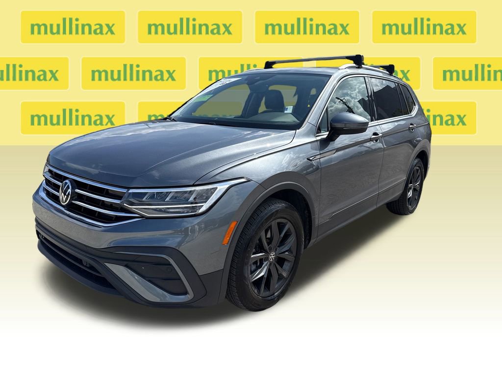 Used 2024 Volkswagen Tiguan SE w/ Panoramic Sunroof Package image 11