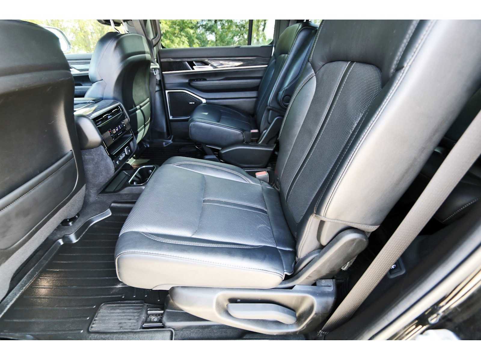 Used 2022 Jeep Wagoneer Series III w/ Flexible Seating Group image 13