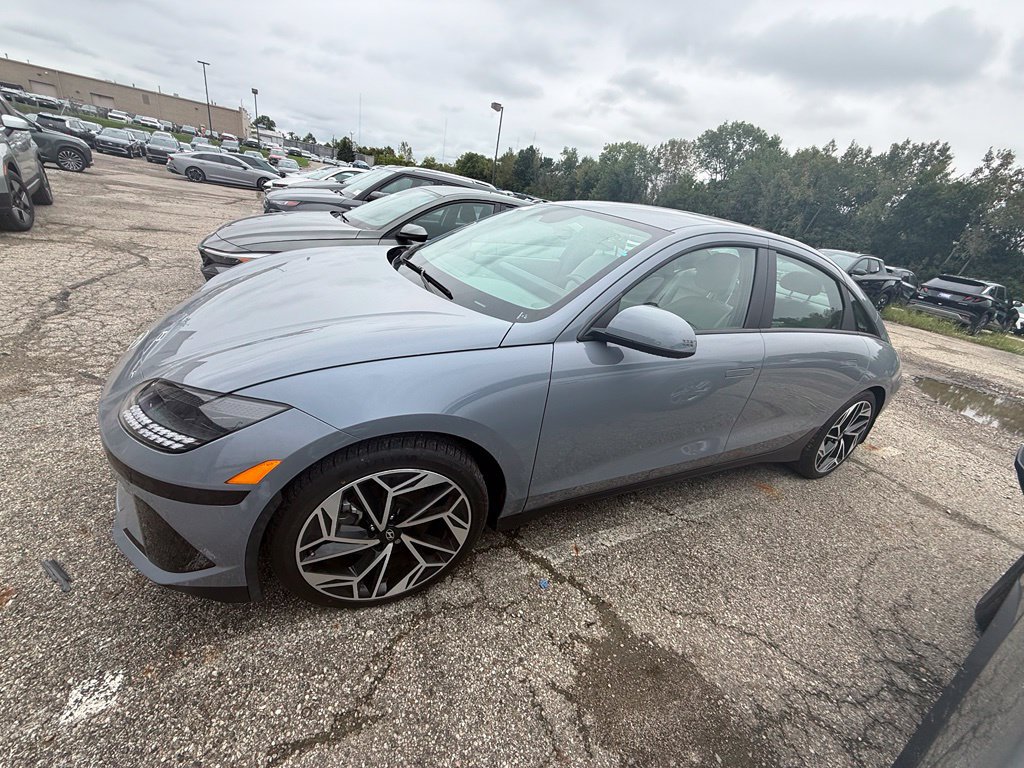 Used 2024 Hyundai Ioniq 6 SEL AWD/4WD image 2