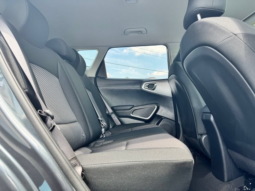 Used 2025 Kia Soul LX w/ LX Technology Package FWD image 13