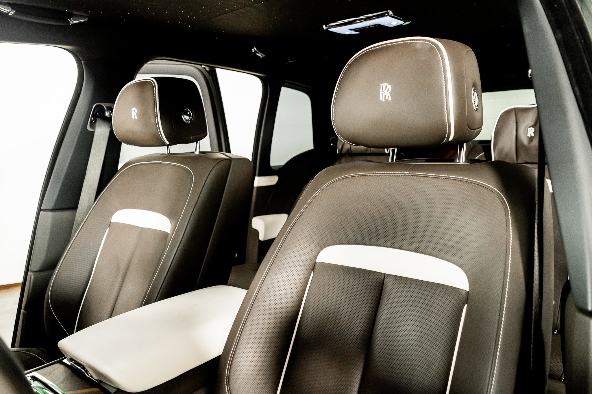 Used 2023 Rolls-Royce Cullinan w/ Cullinan Package image 3