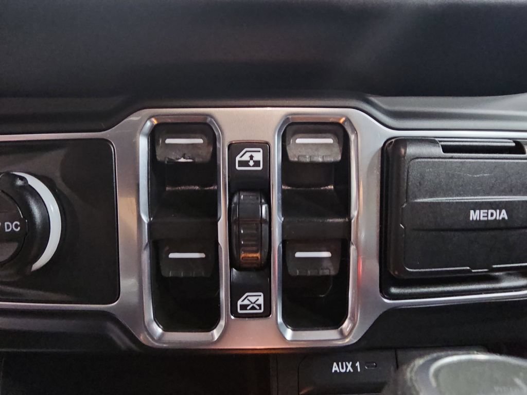 Used 2023 Jeep Wrangler Unlimited Sport AWD/4WD image 25
