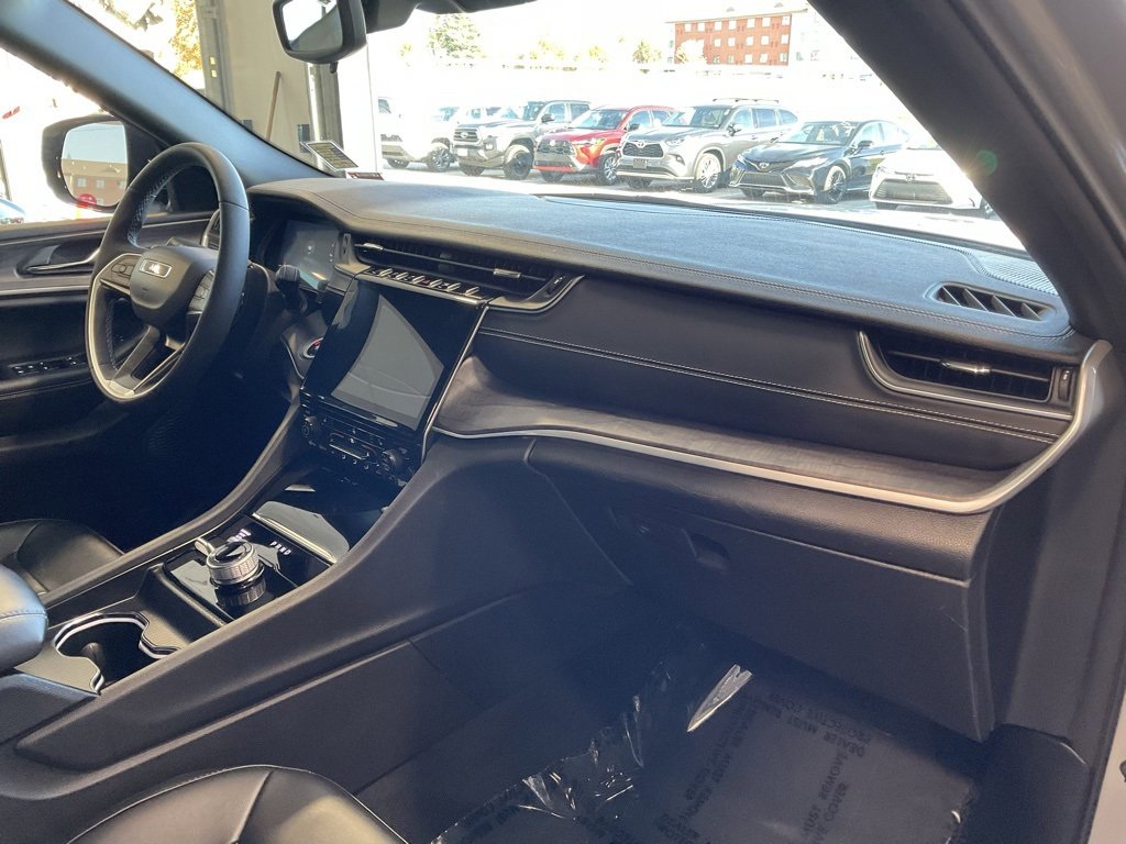 Used 2024 Jeep Grand Cherokee L Limited image 18