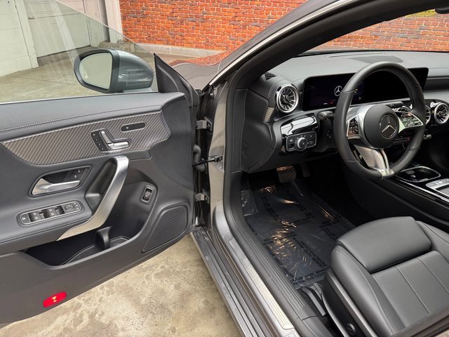 Used 2025 Mercedes-Benz CLA 250 4MATIC image 9