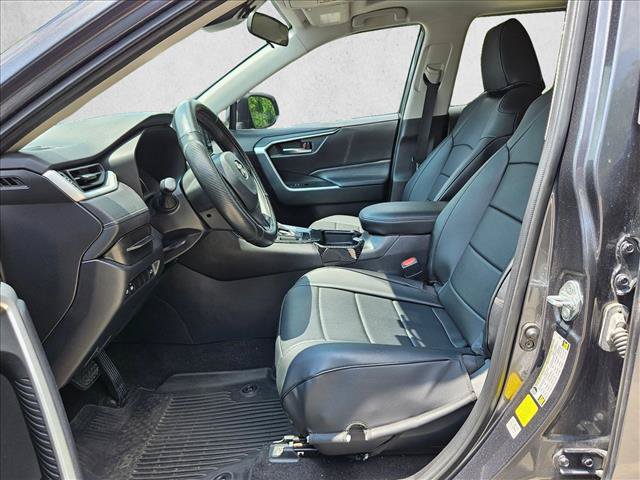 Used 2021 Toyota RAV4 XLE w/ Convenience Package FWD image 15