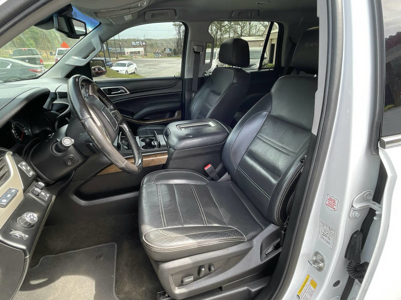 Used 2018 GMC Yukon Denali image 17