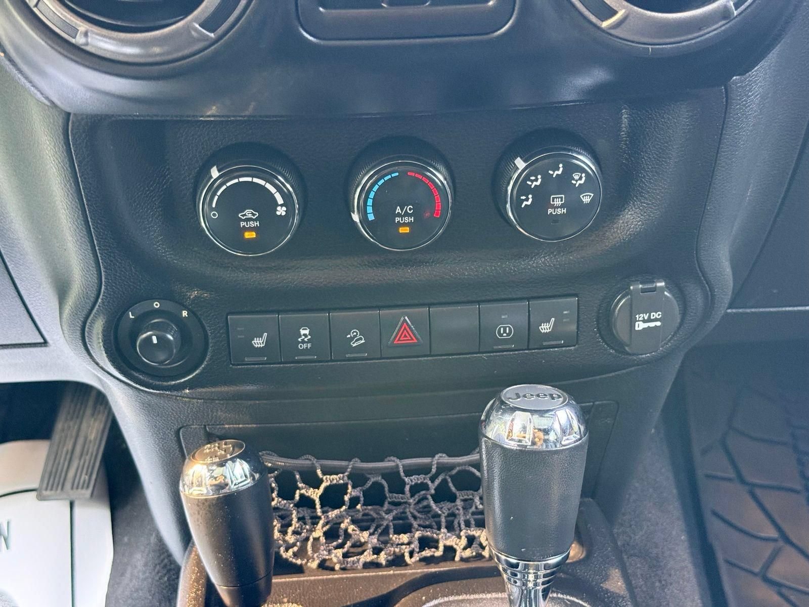 Used 2013 Jeep Wrangler Unlimited Sahara AWD/4WD image 40