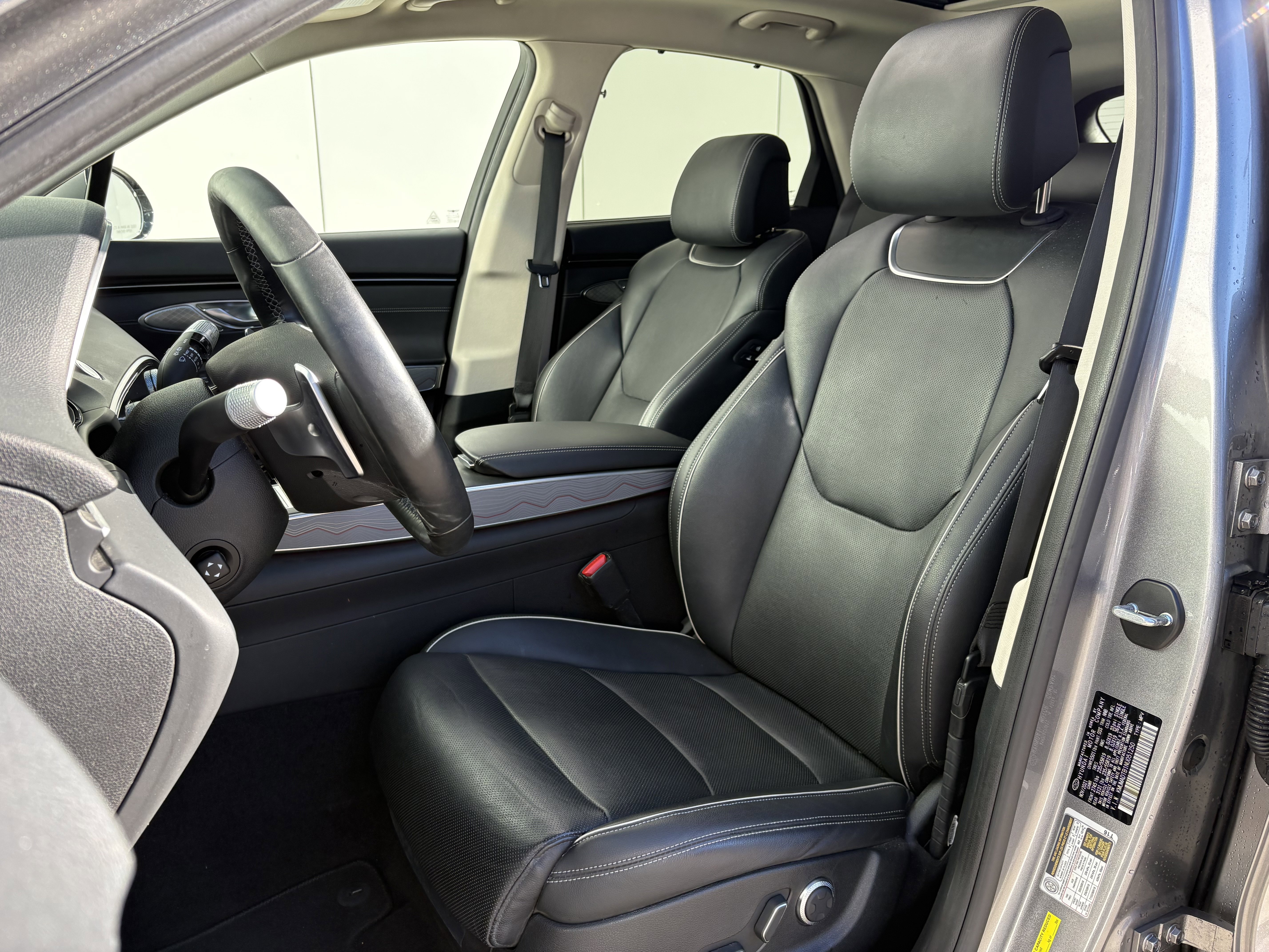 Used 2022 Genesis GV70 2.5T w/ Advanced Package image 11