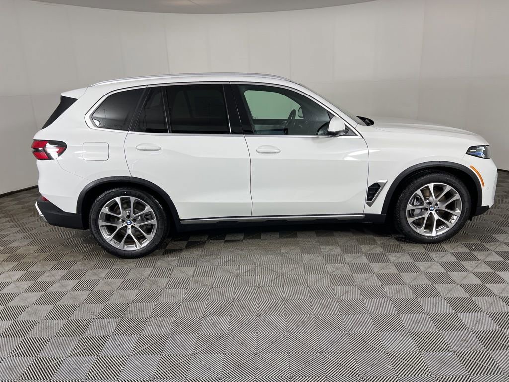 New 2026 BMW X5 xDrive50e w/ Climate Comfort Package image 2