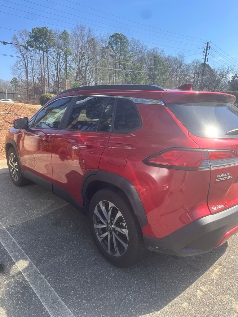 Used 2023 Toyota Corolla Cross XLE w/ Convenience Package image 2