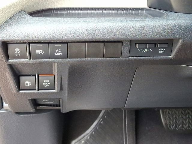 Used 2021 Toyota Sienna Limited image 33
