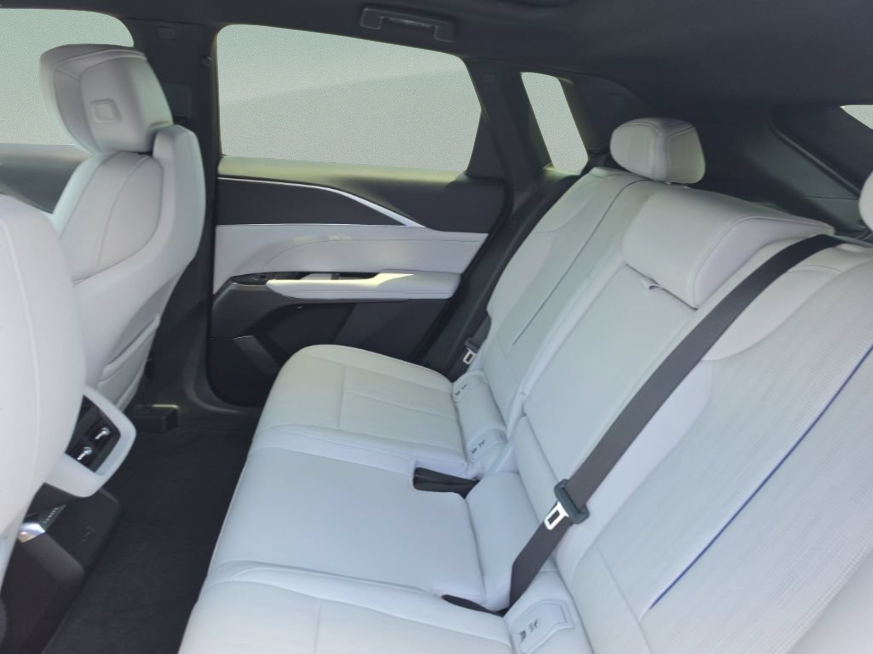 Used 2025 Cadillac Lyriq Luxury w/ LPO, Floor Liner Package AWD/4WD image 23