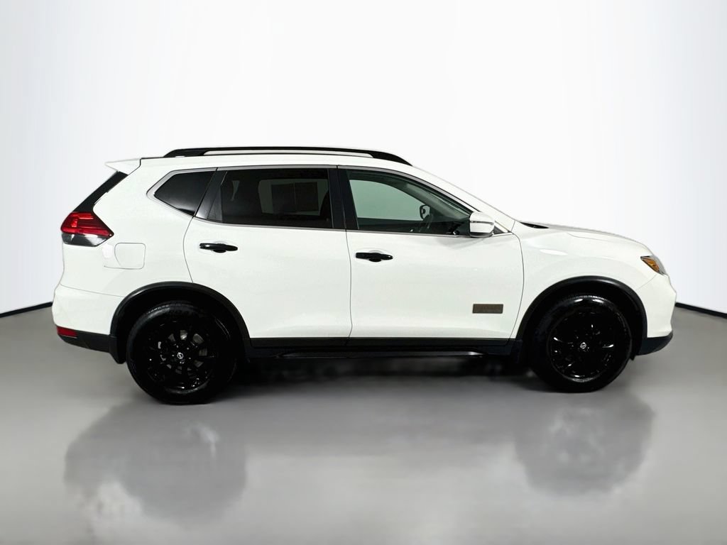 Used 2017 Nissan Rogue SV AWD/4WD image 8