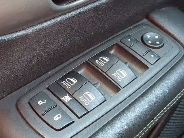 Used 2025 Chrysler Pacifica Select FWD image 22