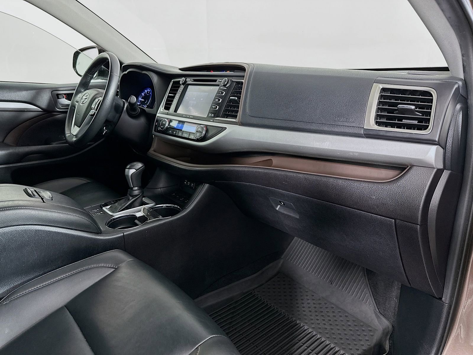 Certified 2019 Toyota Highlander XLE AWD/4WD image 29