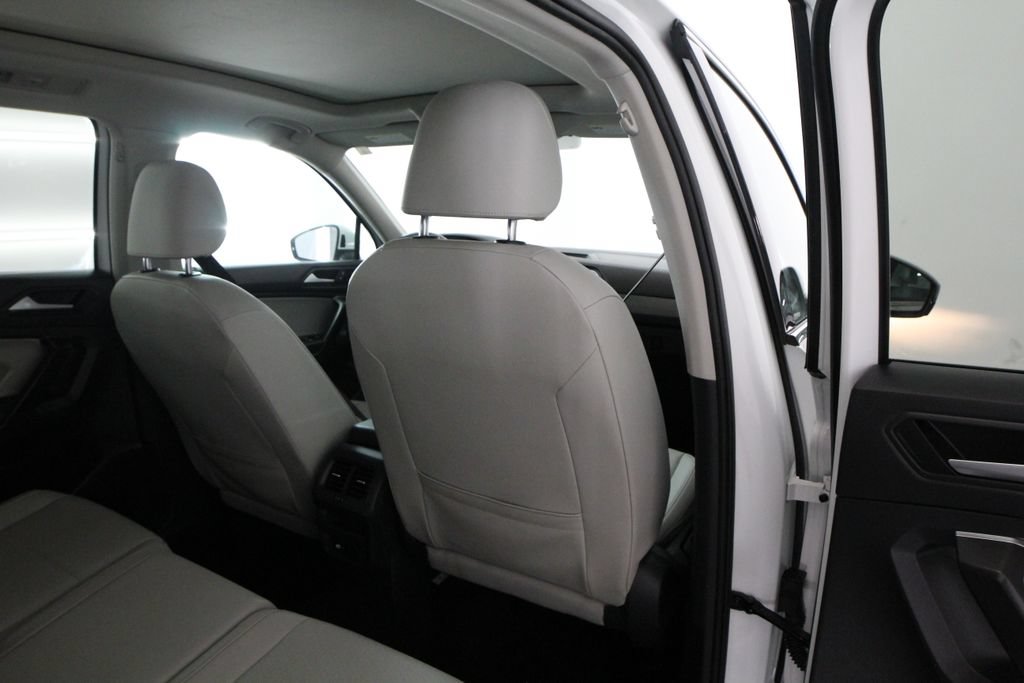 Used 2021 Volkswagen Tiguan SE w/ Panoramic Sunroof Package AWD/4WD image 40