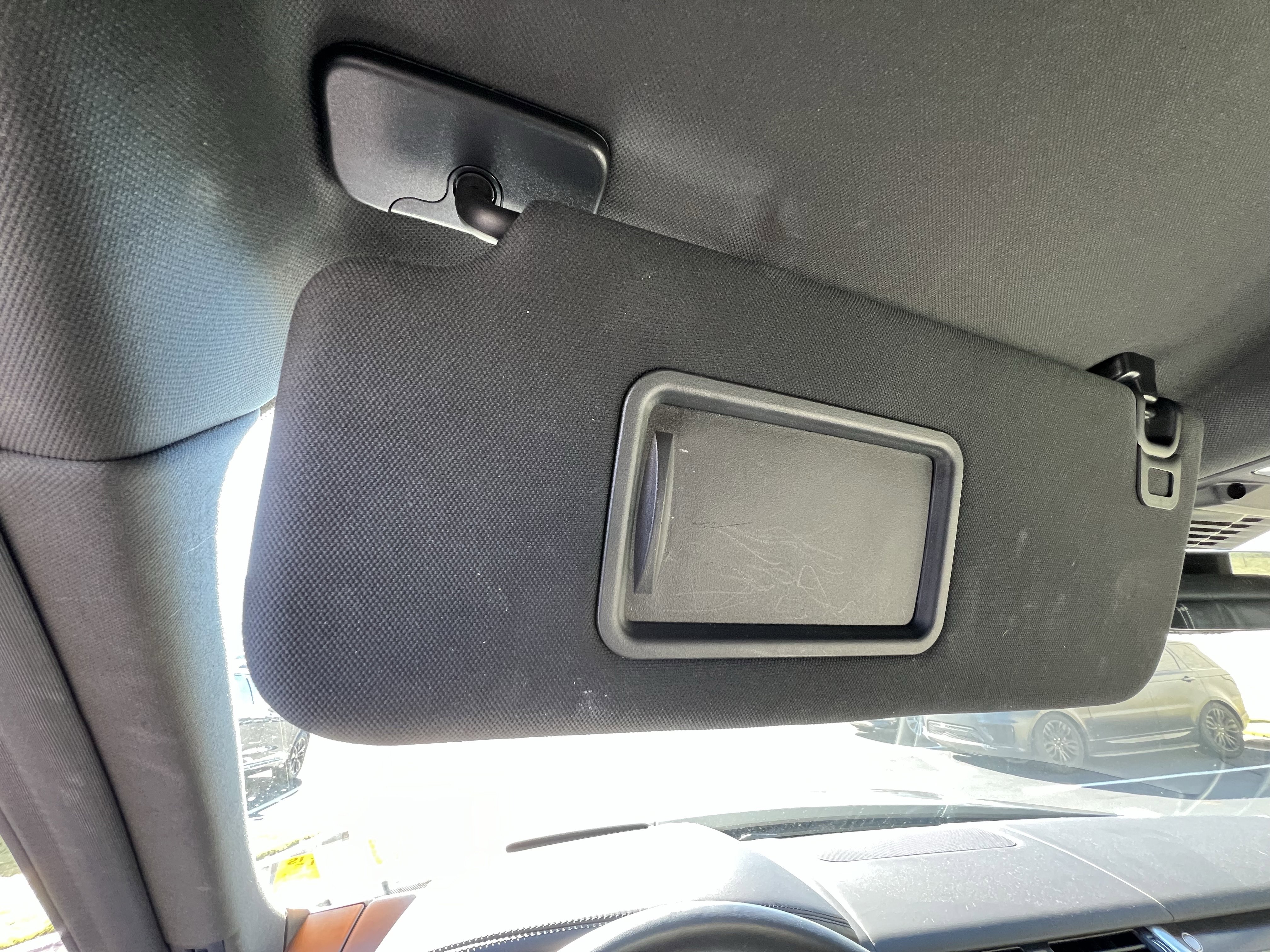 Used 2024 Land Rover Discovery Metropolitan Edition image 22