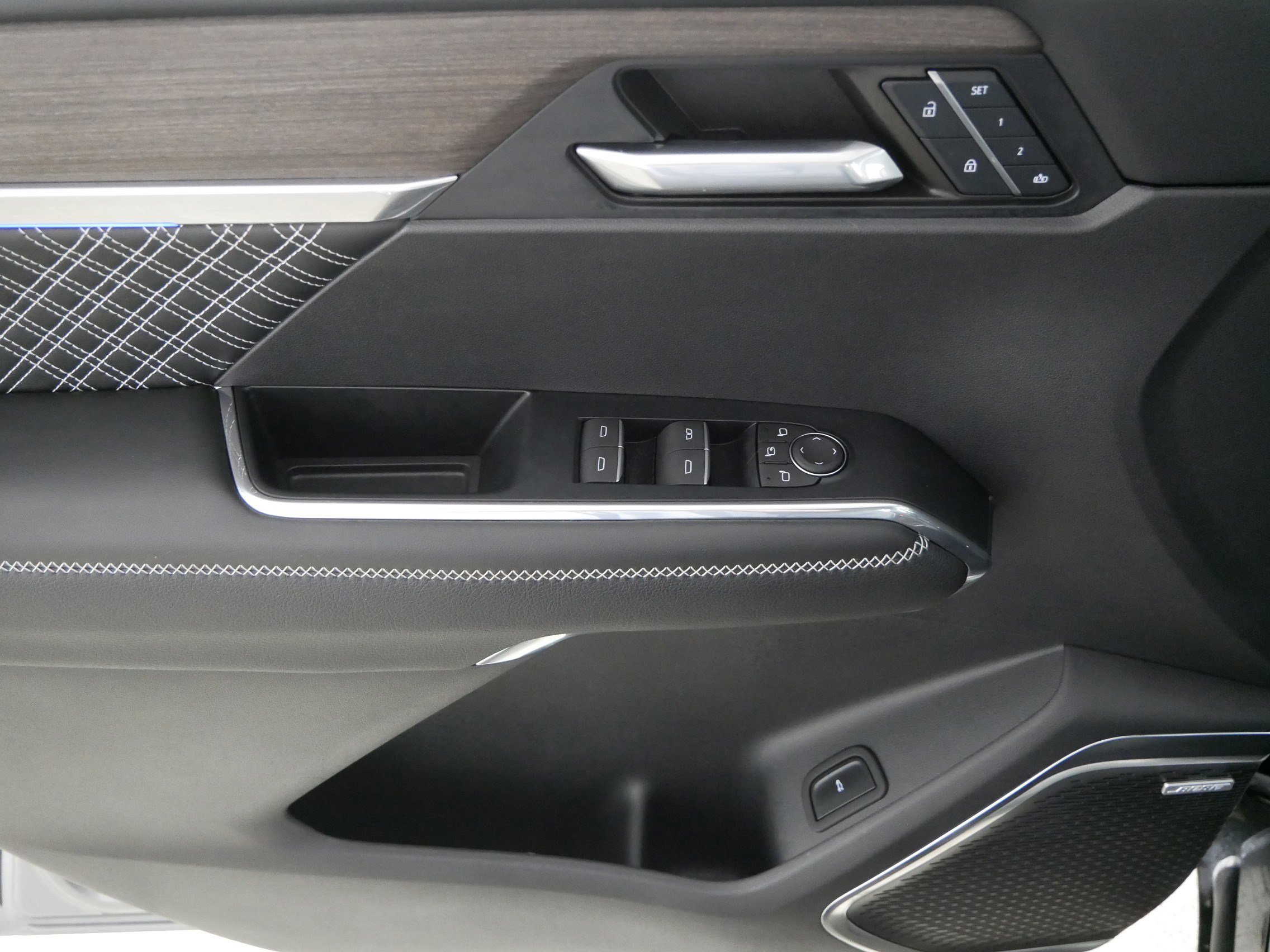 Used 2024 GMC Acadia Denali w/ LPO, Floor Liner Package image 19