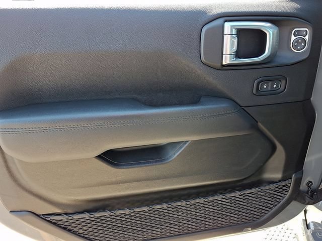 Used 2023 Jeep Wrangler Unlimited Sahara AWD/4WD image 12